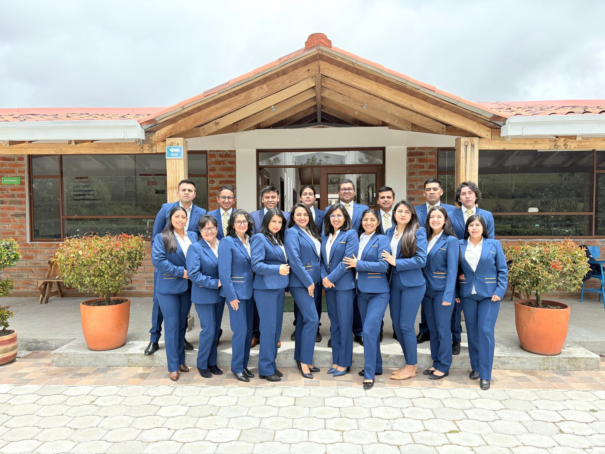 Equipo docente de la Unidad Educativa Liceo Los Alisos
